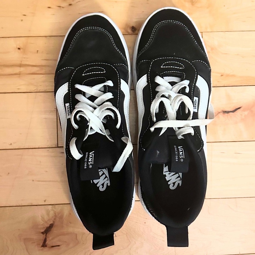 Vans Men's Black and White Sneakers